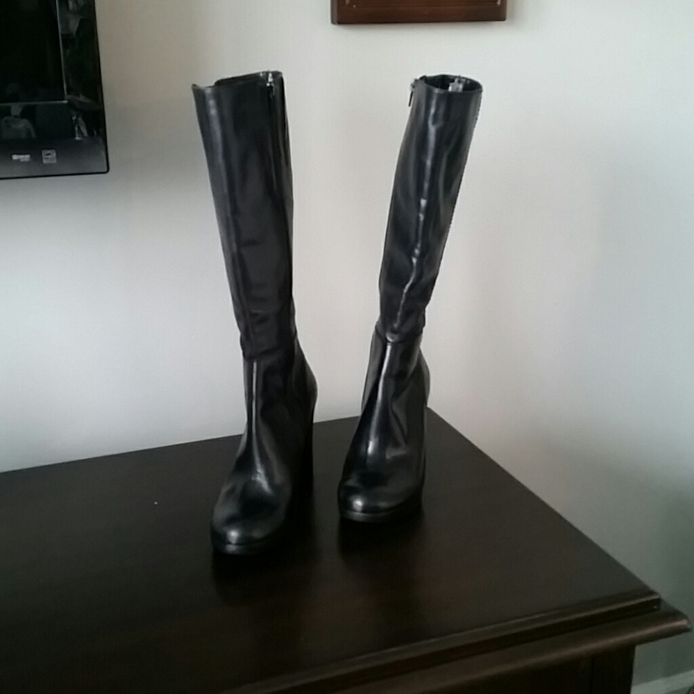 Black Bronx boots size 9